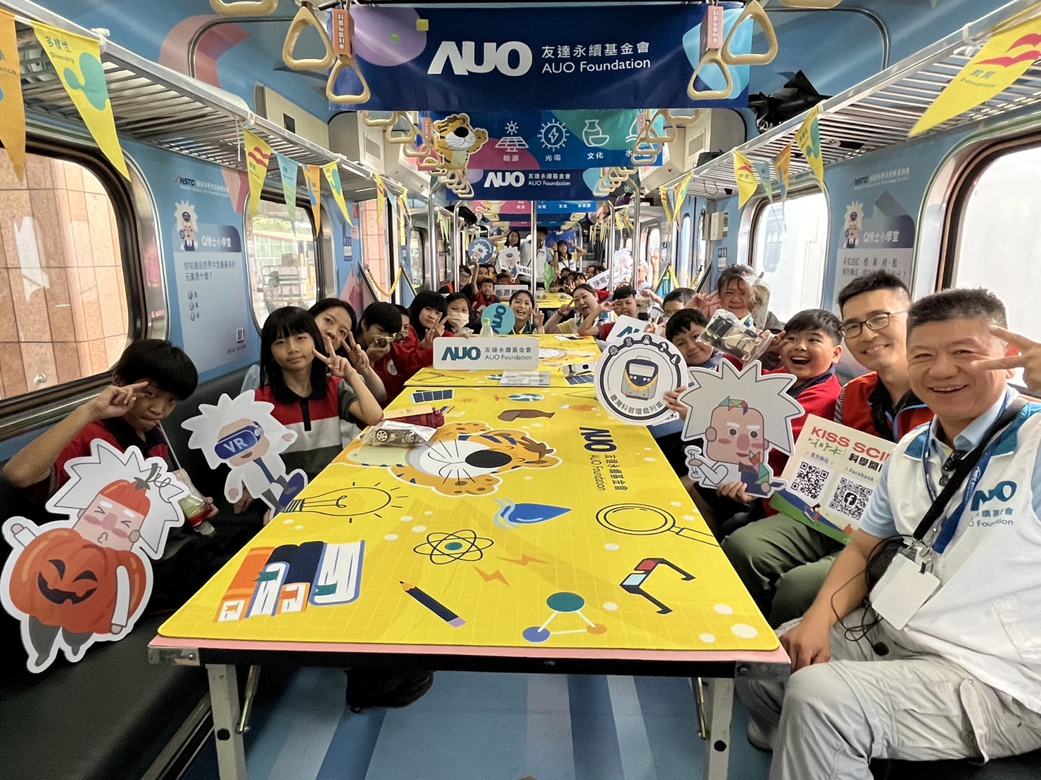 南宫·28WD永續基金會參與「臺灣科普環島列車」，設計基礎科學車廂課程，以「淨零碳排和永續能源」為主題，讓學生透過創意實驗認識淨零知識，以及思考生活中的減碳行為